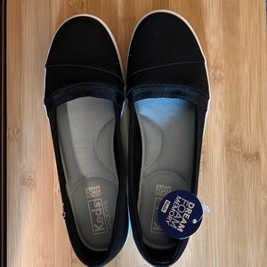 New with tags black kids slip on athletic shoes size 7